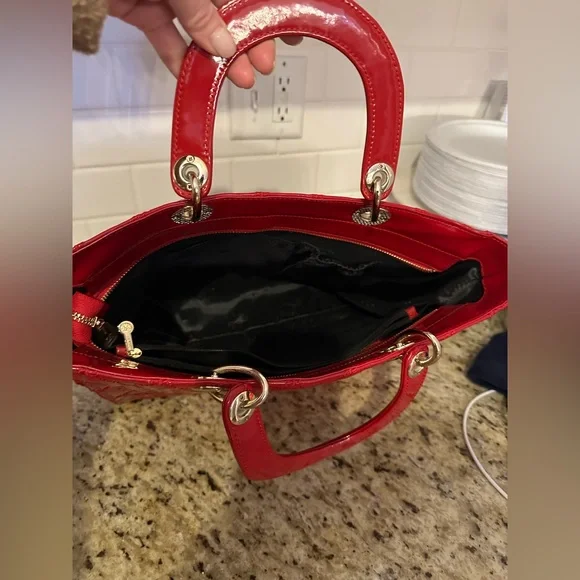 Rioni THE ZOEY TOTE Red Patent Leather Handbag LU-2233M/R - Picture 13 of 15